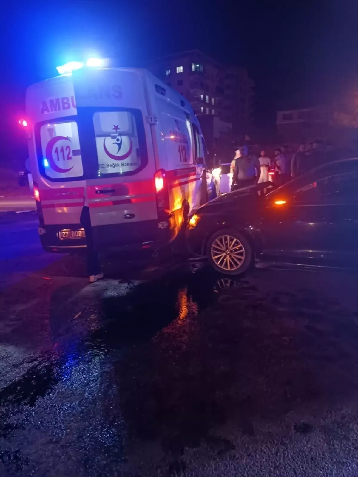İslahiye’de Ambulans ve Otomobil Çarpıştı