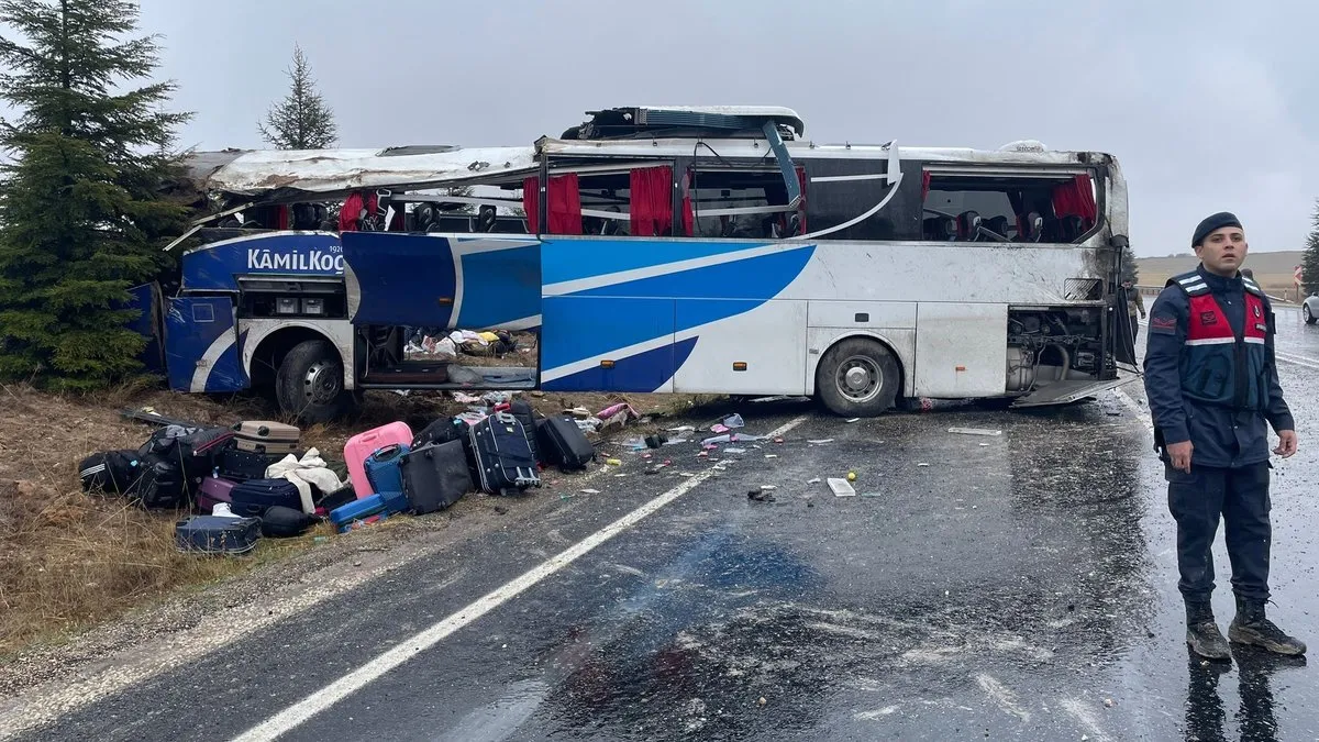 Eskişehir’de yolcu otobüsü kaza yaptı! Yaralı sayısı 42’ye yükseldi