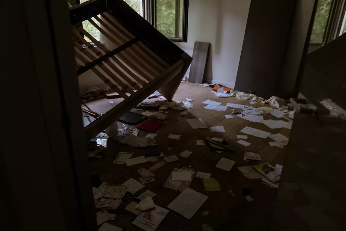 Esed’in Lüks Malikanesi Yağmalandı