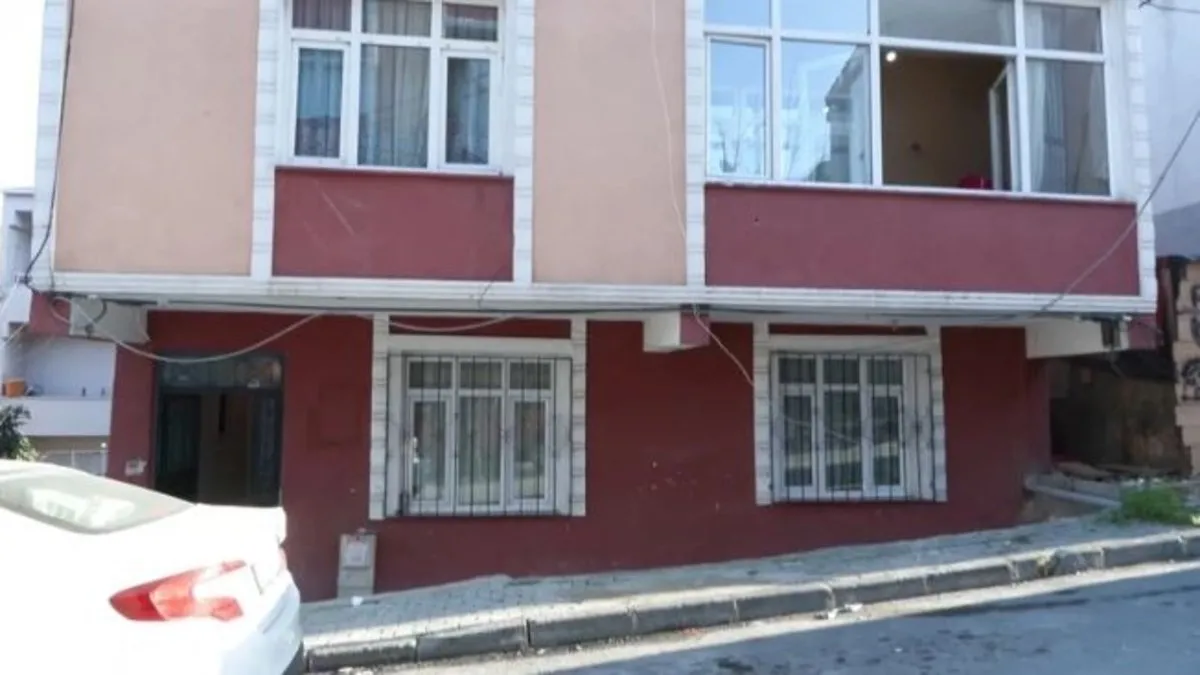 İstanbul’da vahşet: Tartıştığı eşini bıçakla ağır yaraladı