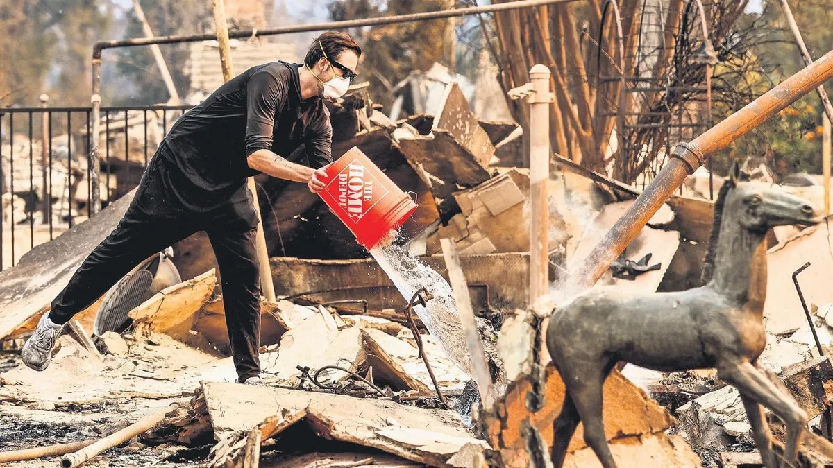 Süper güç’ten yangına kovalarla müdahale