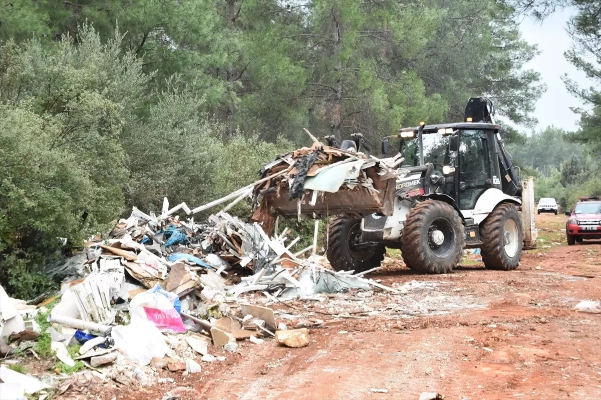 Antalya’da Kaçak Çöp Temizliği