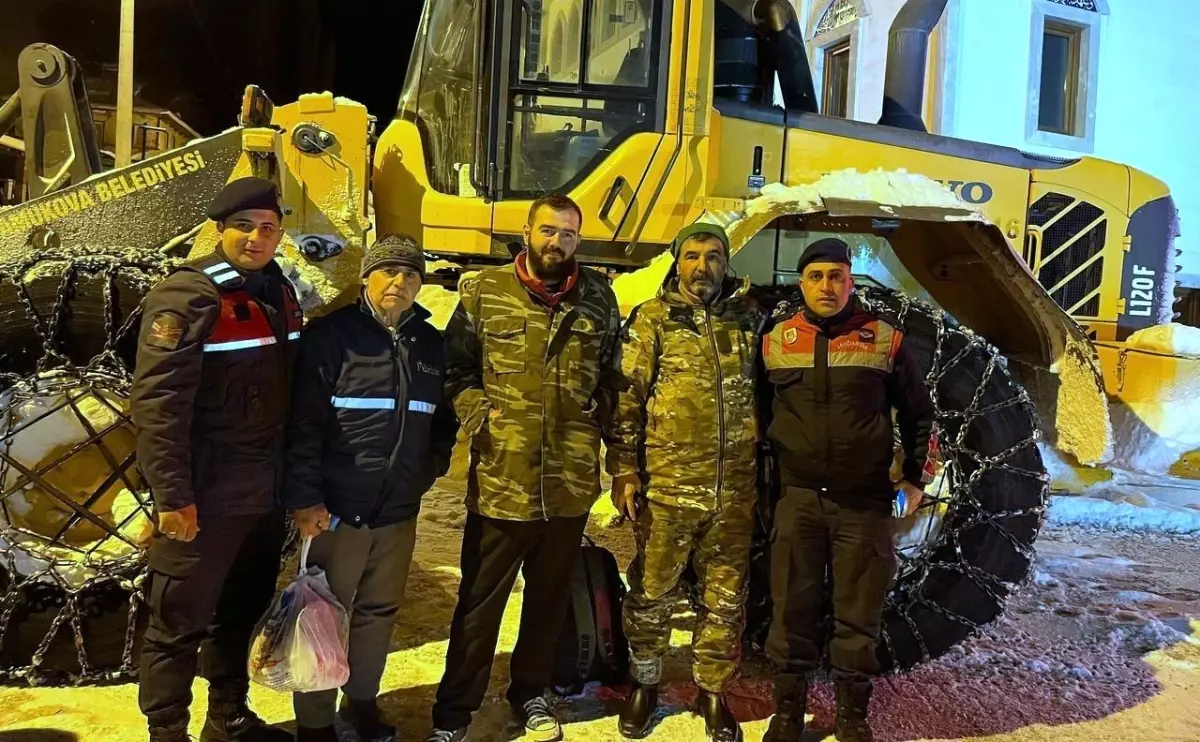 Pamukova’da Mahsur Kalan 3 Vatandaş Kurtarıldı