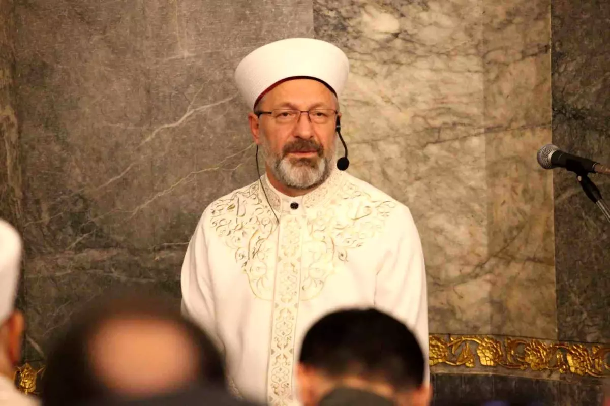 Ali Erbaş, Ramazan’ın İlk Teravih Namazını Kıldırdı