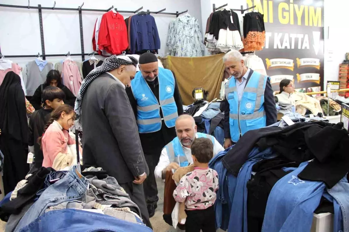 Cizre’de 800 Yetim Çocuğa Bayramlık Hediye